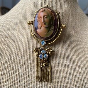 Vintage Cameo Brooch